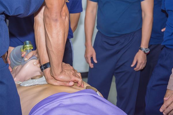 healthcare professionals practicing CPR in training course