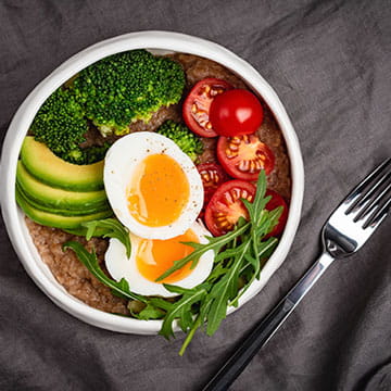 Balanced Meal Bowl With Egg, Avocado, Broccoli, and Tomatoes 