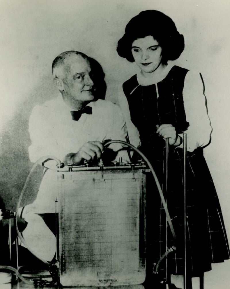 Dr. John H. Gibbon Jr. (left) and Cecelia Bavolek in 1963 with the machine he invented and used to save her life 10 years earlier. (Photo courtesy of the Siegman Archives at Thomas Jefferson University, Philadelphia)